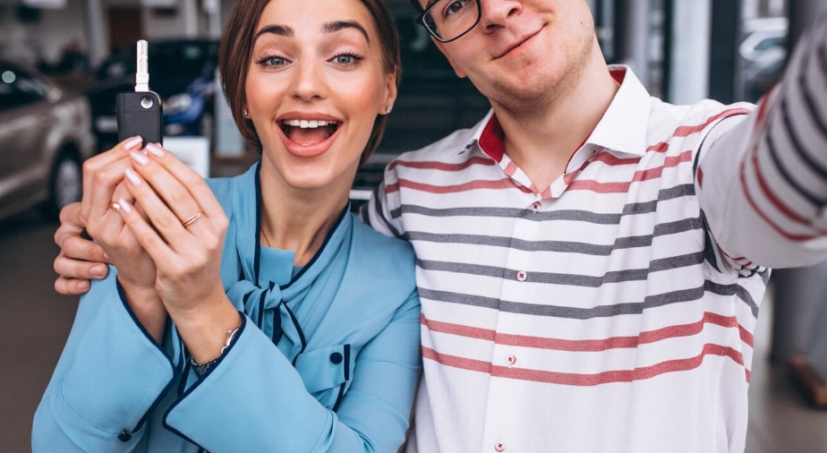 Coppia chiavi auto traguardo quotidiano